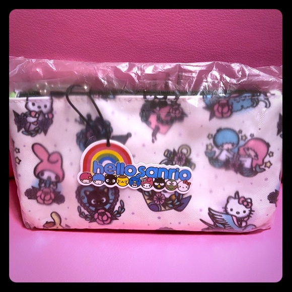 Sanrio Handbags - NWT Sanrio Hello Kitty & friends bag